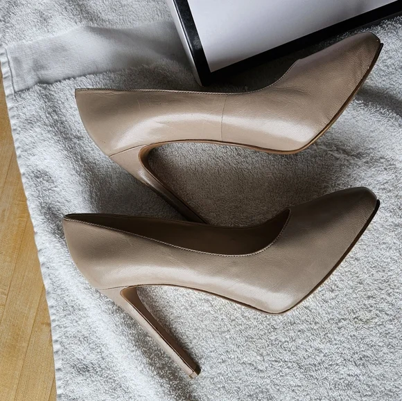 Nine West Two-Tone Pointed Toe Pumps in Black and Taupe size 6.5 - Picture 10 of 14